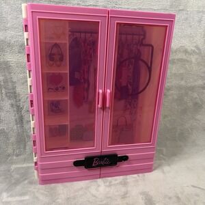 2018 Ultimate Closet Barbie Doll Case - Wardrobe  - Mattel Fashionista Trunk
